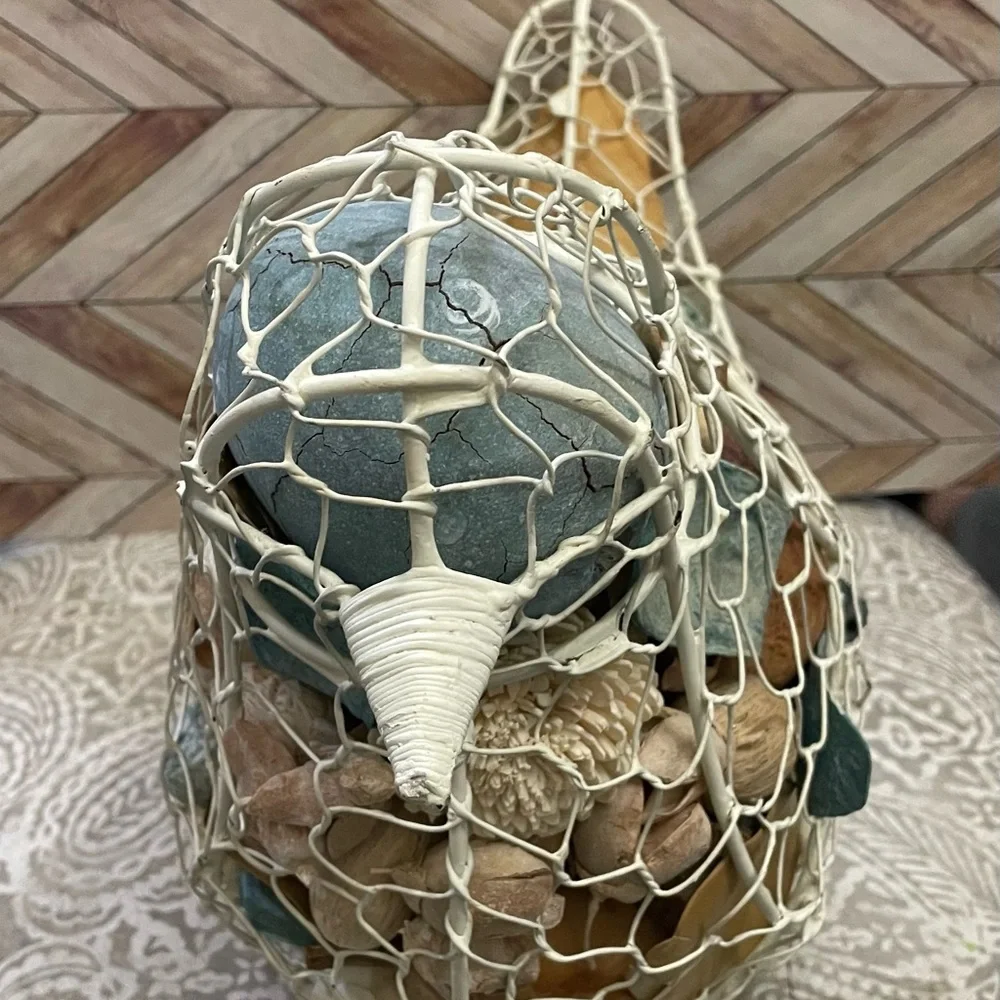 Bird potpourri holder, chicken, wire basket.‎ 15x10x7.